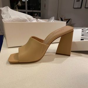 Schutz Deluxe Nappa Heels- never before worn